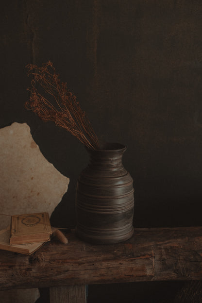 Musk vase- dark grayish