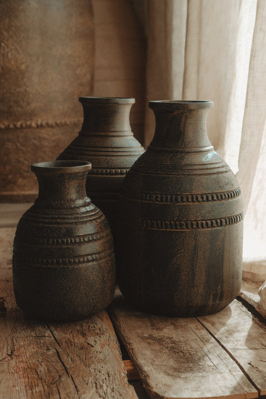 Myrrh vase- Black